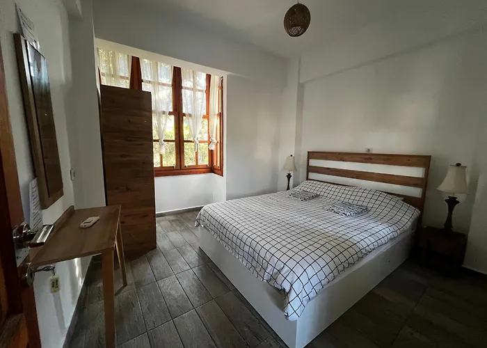 Kuyu Beergarden Hostel