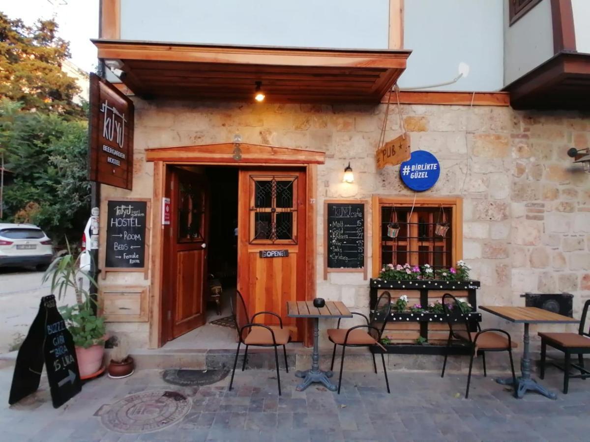 Kuyu Beergarden אכסניה *